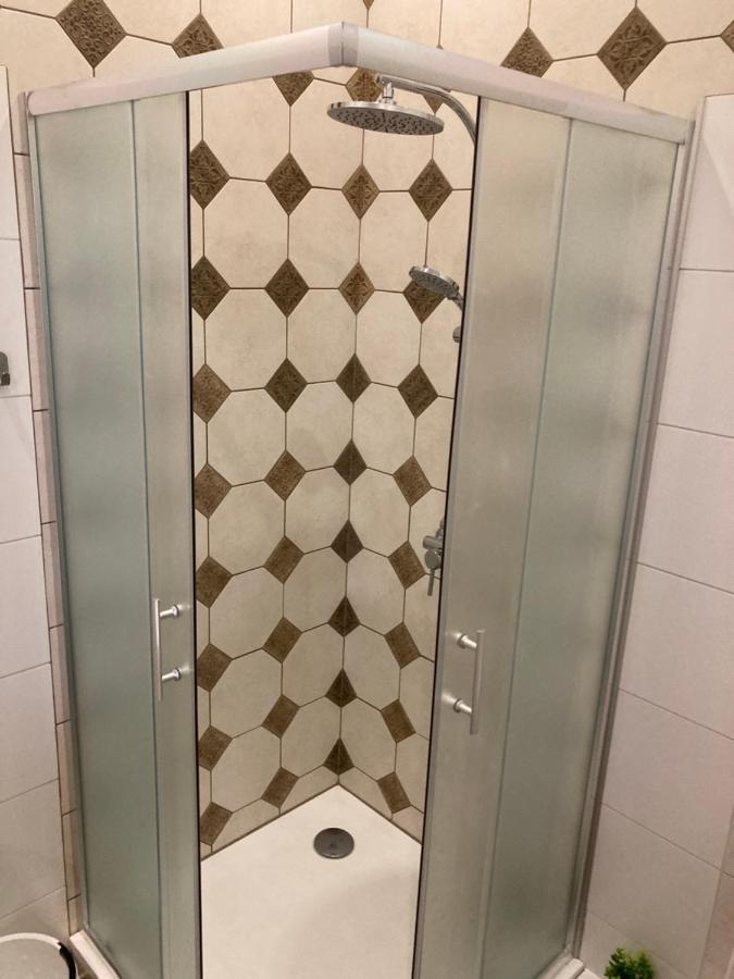 Appartement & Central, Specious, Superior Apartment, Brand New *